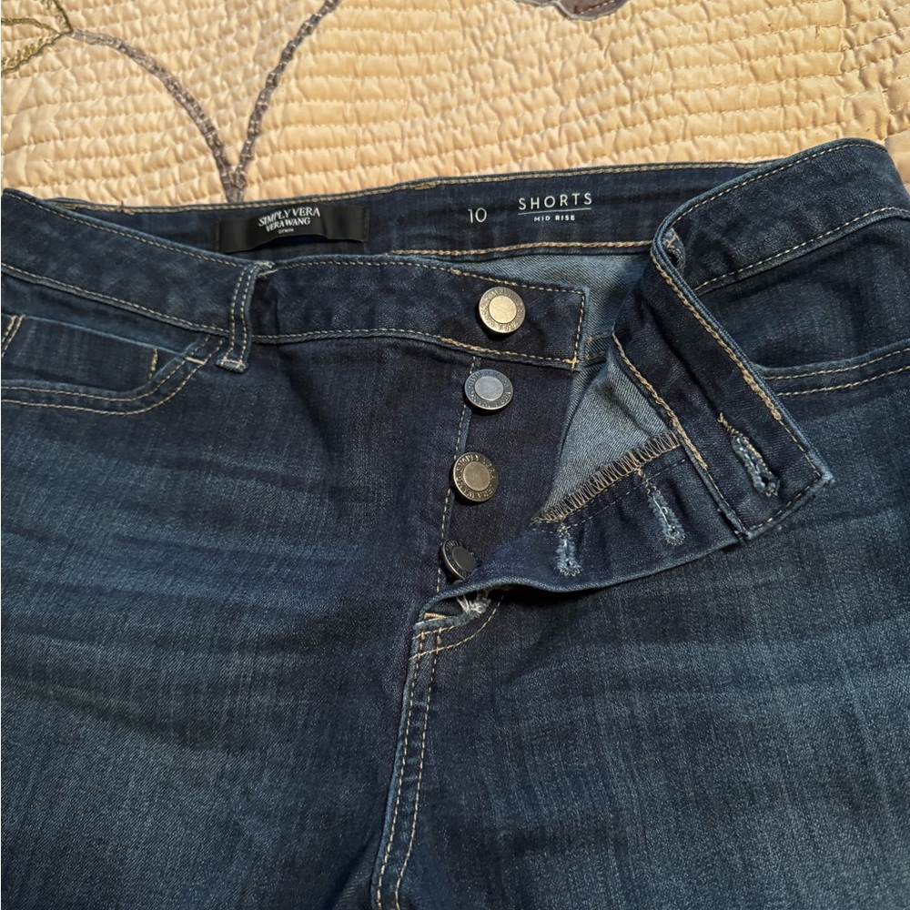 Simply Vera mid rise Jean shorts size 10 - Picture 2 of 6